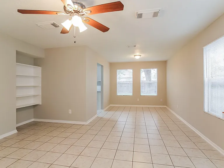 947 Leadenhall Cir — Photo 3