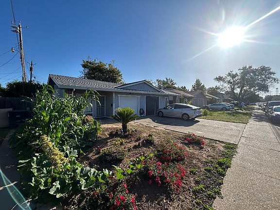 2nd image of 10427 El Mercado Dr