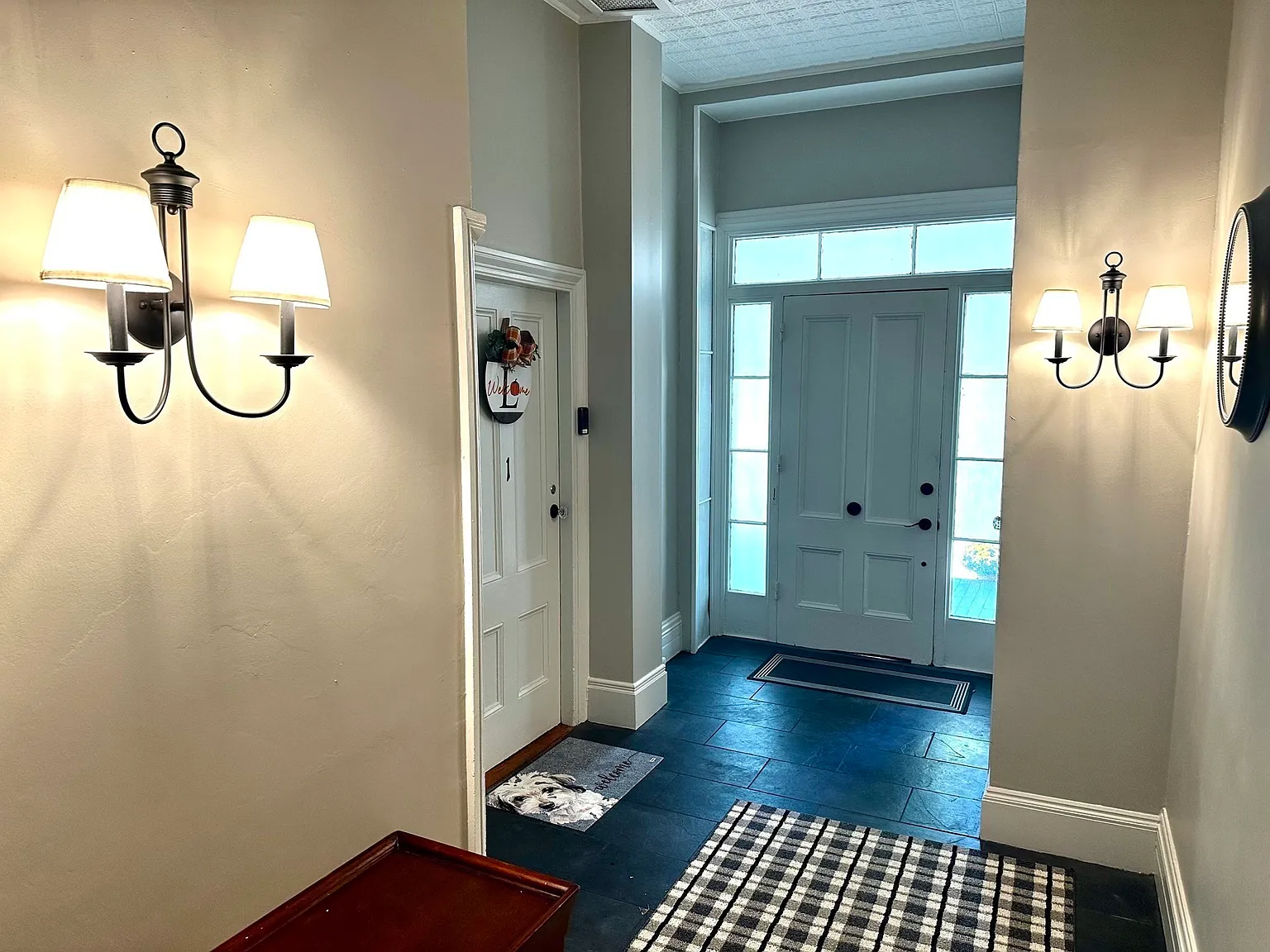 3 bed, 1.0 bath, 2524 sqft, $3,500 — Photo 4