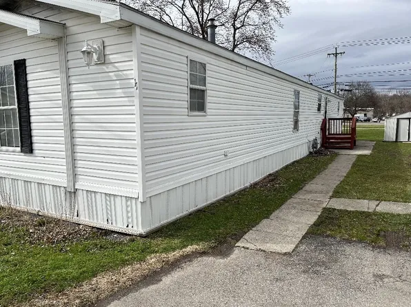 11 Fred Dr, Farmington, NY 14425