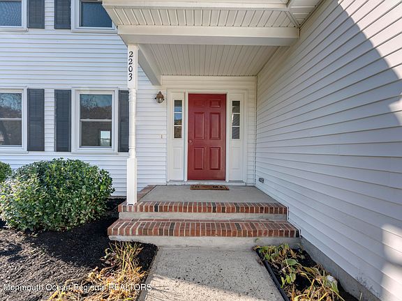 5th image of 2203 Oak Knoll Drive