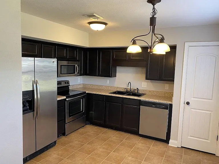 1813 Beckett Dr #C — Photo 3