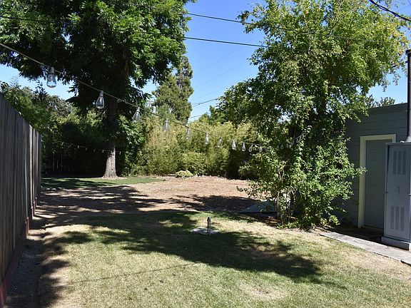 3rd image of 1872 Princeton Ave