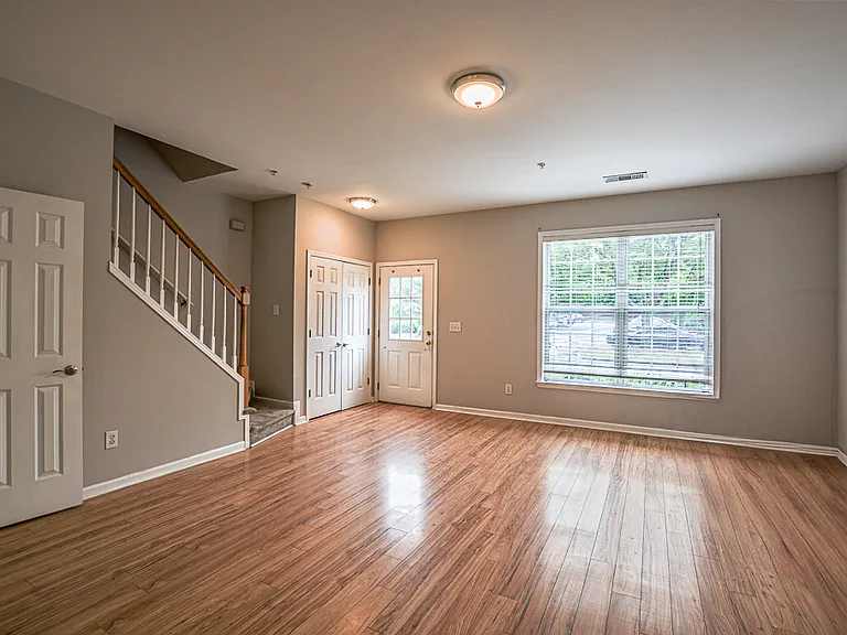 2716 Ashleigh Ln — Photo 6