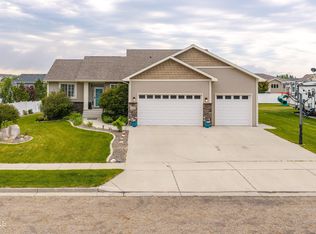 4819 Feldspar Dr, Bismarck, ND 58503