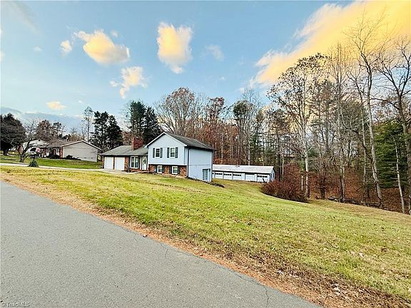 2nd image of 147 Cricket Ivy Ln