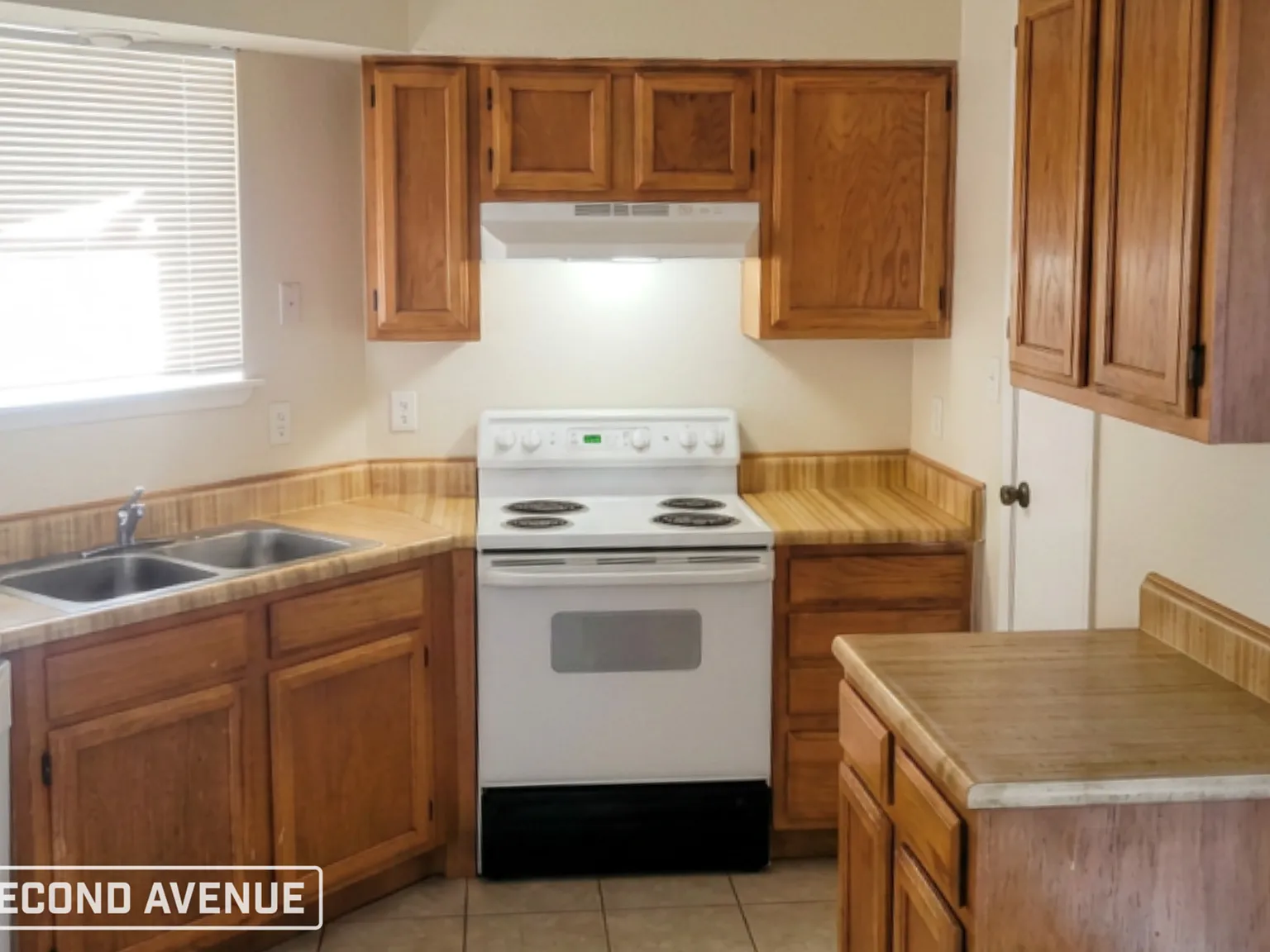 3 bed, 2.0 bath, 1337 sqft, $1,750 — Photo 3