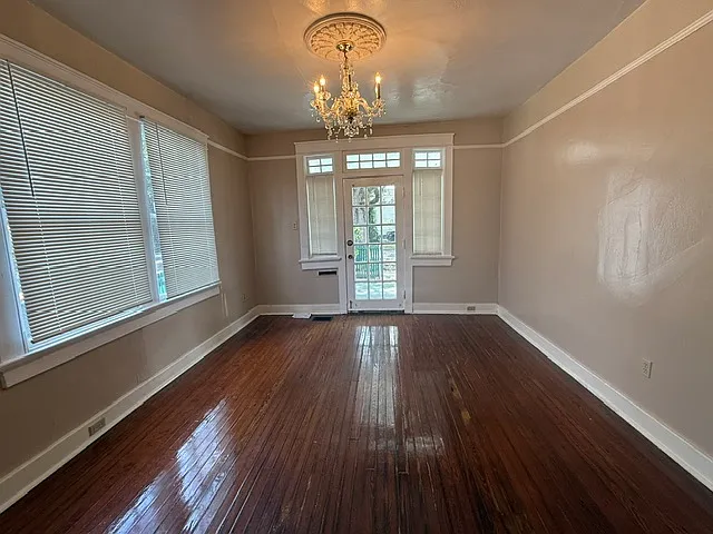 4001 Banks St — Photo 3