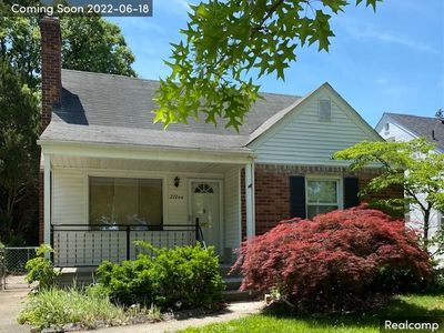 21144 Lochmoor St, Harper Woods, MI, 48225