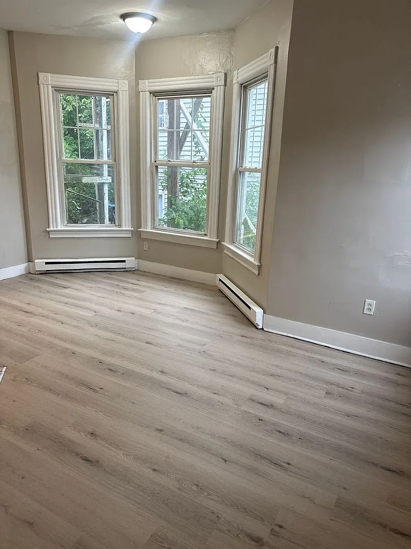 55 Blackhall Street — Photo 3