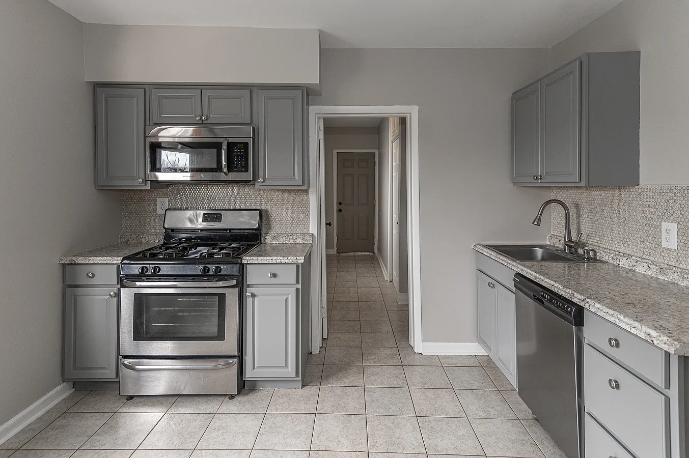 5 bed, 2800 sqft, $2,250 — Photo 4