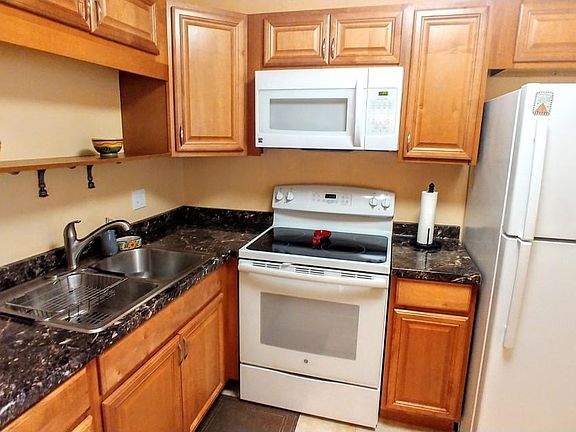 3rd image of 9 Lake Vista Trl APT 104