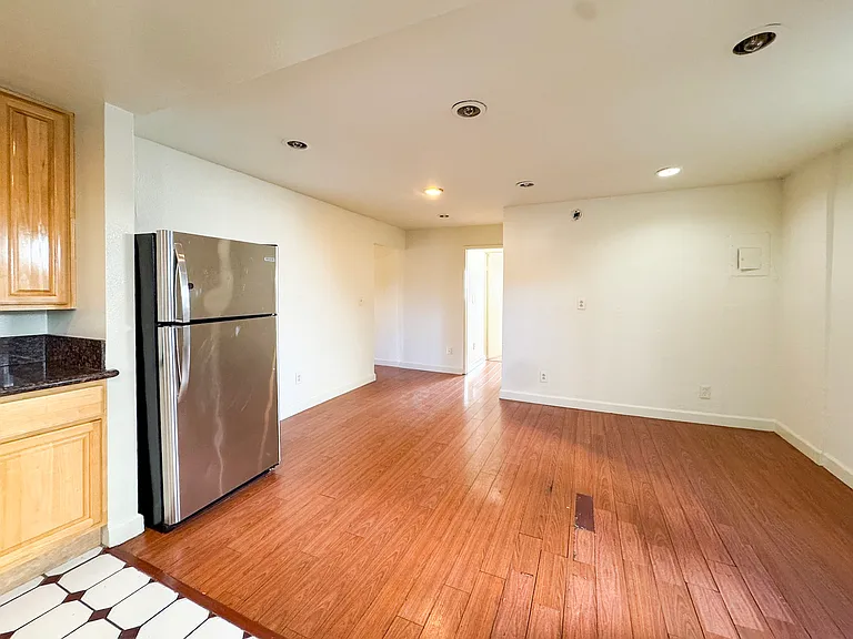 4627 Prospect Ave — Photo 6