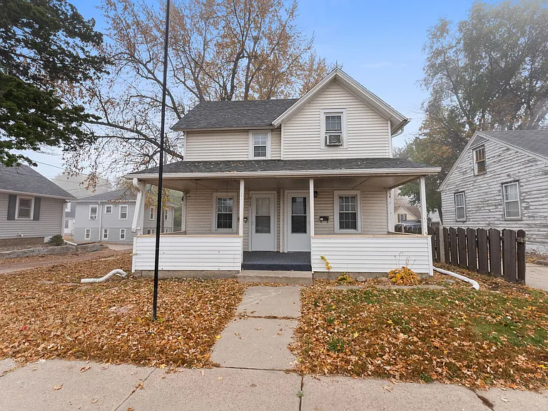 917 W 12th St — Photo 39