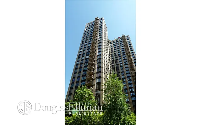 Rented by Douglas Elliman | media 19