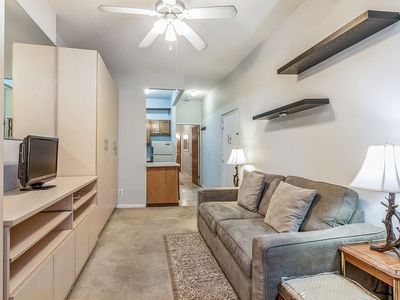 352 W 48th St APT 1FE, New York, NY, 10036