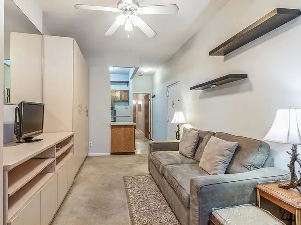 352 W 48th St APT 1FE, New York, NY 10036