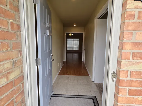 951 Park Meadow Dr, Beaumont, TX 77706