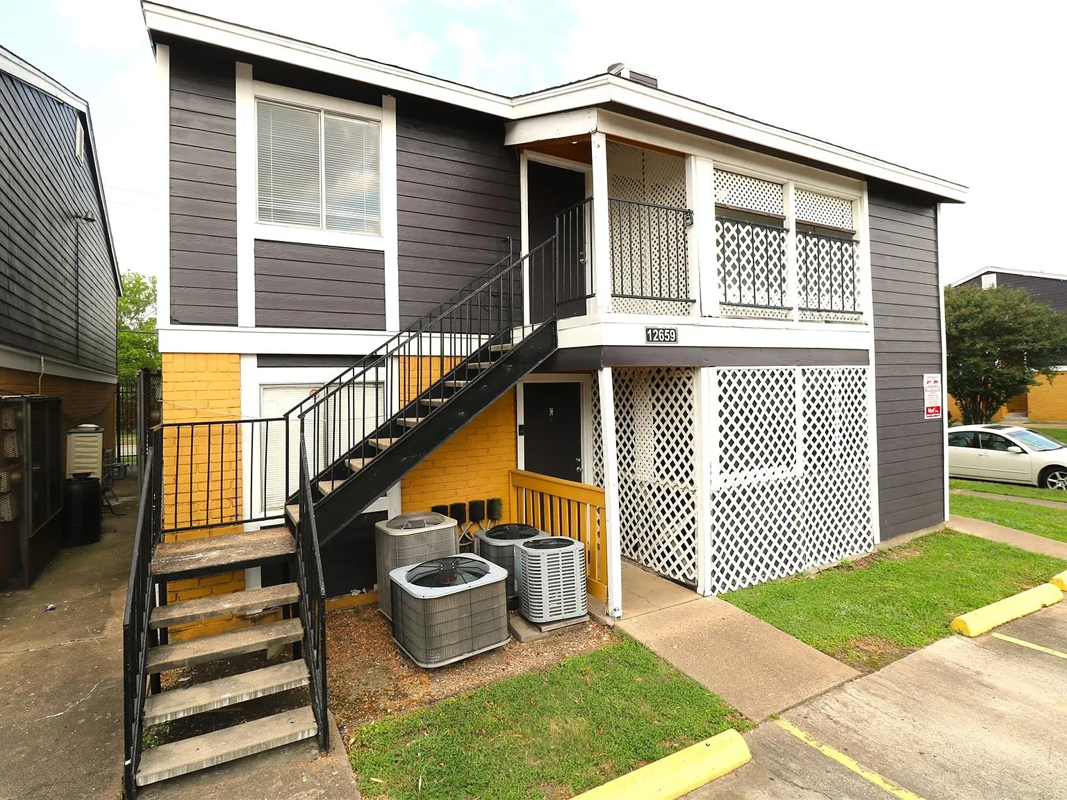 2 bed, 2.0 bath, 736 sqft, $1,200 — Photo 2