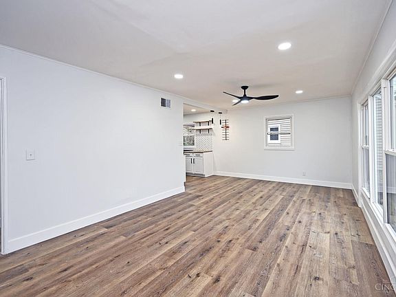 3rd image of 2037 Duck Creek Rd