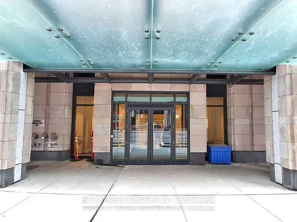 955 Bay St, Toronto, ON