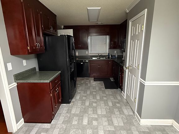 3rd image of 224 Saddle Rock Ct