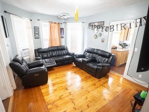 3rd image of 10 Lawton Ave Floor 3