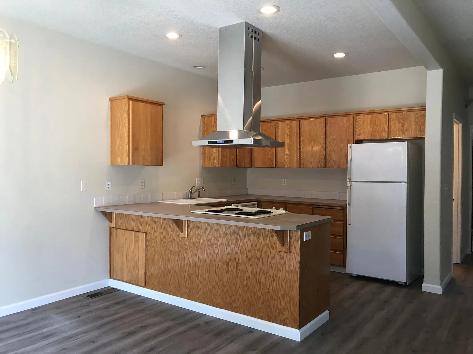 3 bed, 2.5 bath, 1534 sqft, $2,200 — Photo 2