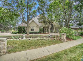 705 W Ralph Rogers Rd, Sioux Falls, SD 57108