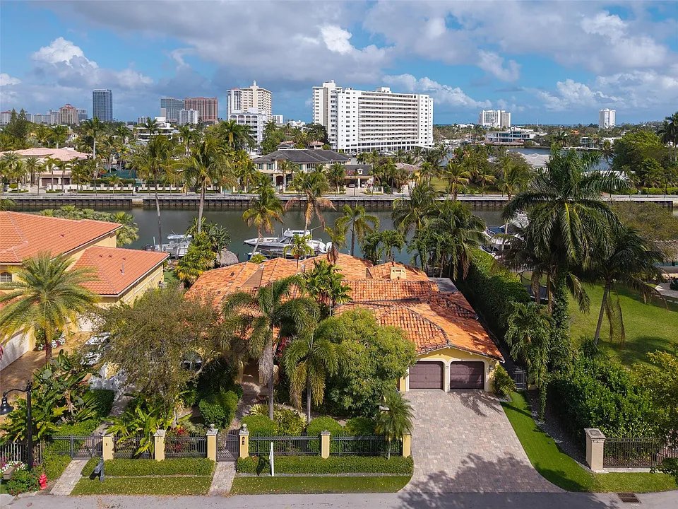 330 Royal Plaza Dr