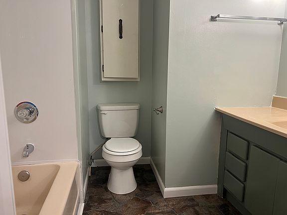 4th image of 622 E Campus Dr
