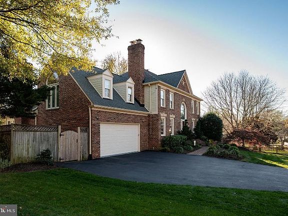 3rd image of 2211 Traies Ct