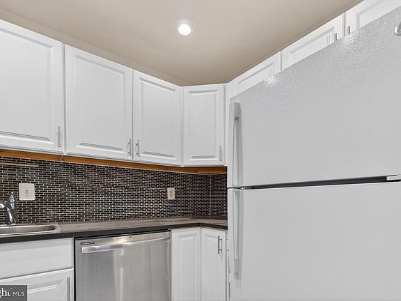 5th image of 301 I St SW #108