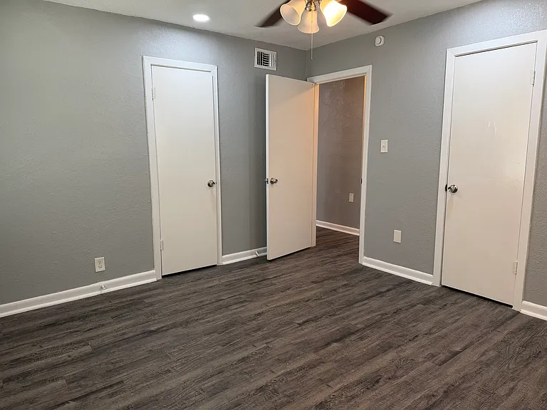 2504 Normont Cir — Photo 11