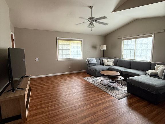 3rd image of 2502C Puu Rd