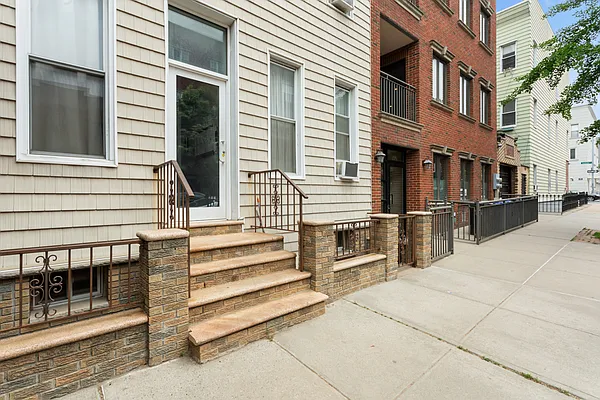 Rented by Brick&Mortar | media 6