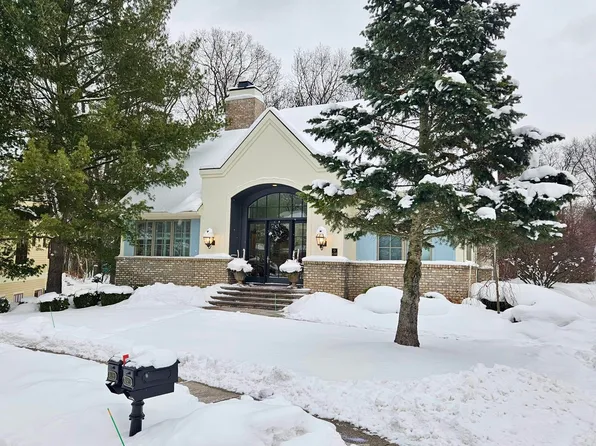 1088 Balsam Hill Ave SE, Grand Rapids, MI 49546