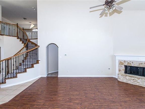 3rd image of 413 Cave River Dr