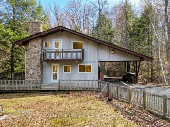 1407 Spooks Bay Ln, Highlands East, ON K0L 1C0