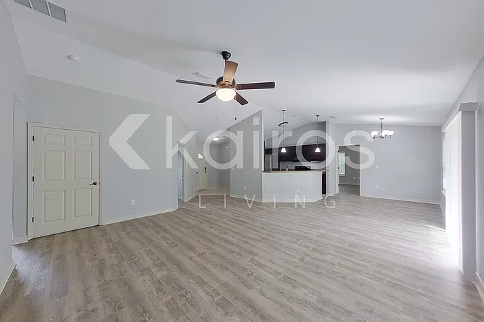 4 bed, 2.0 bath, 1747 sqft, $2,045 — Photo 3