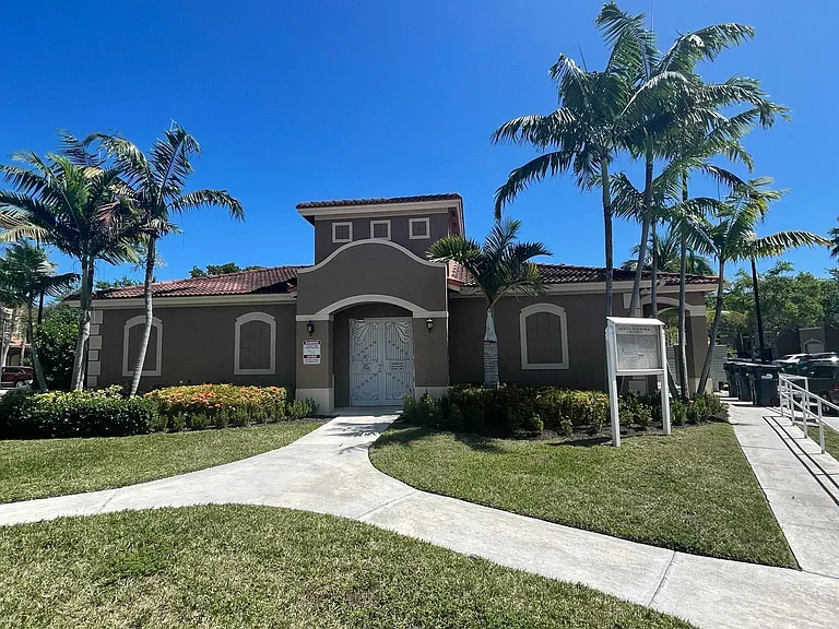 21477 SW 85th Psge — Photo 23
