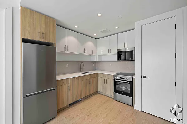 Rented by ERNY LLC | media 17