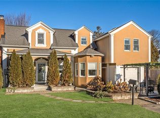 21 Clinton St E, Valhalla, NY 10595