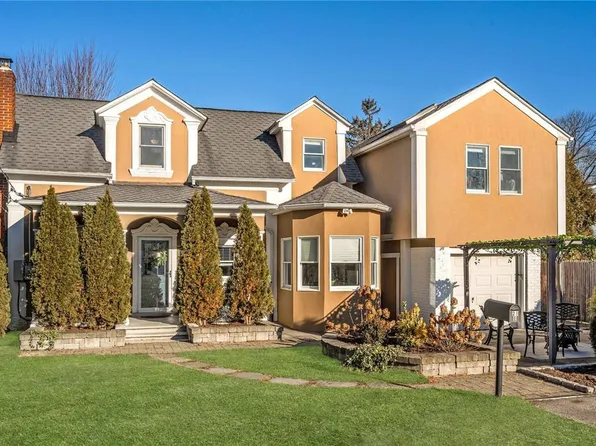 21 Clinton Street E, Valhalla, NY 10595