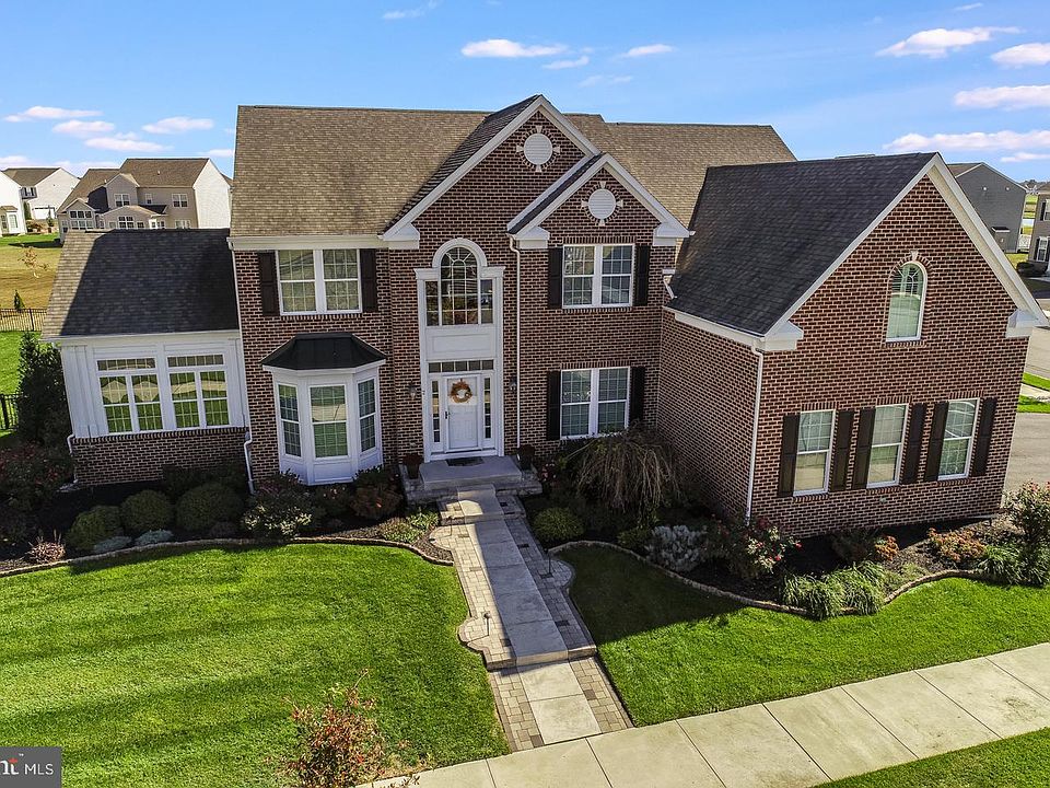 1st image of 2 Lomond Ln