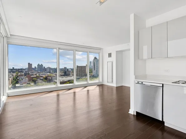 400 West 113th Street image 4 of 33