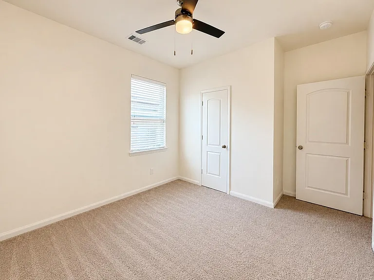 8739 Leclaire Meadow Dr — Photo 15