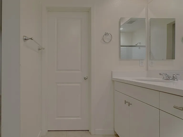2710 Valor Ln — Photo 33
