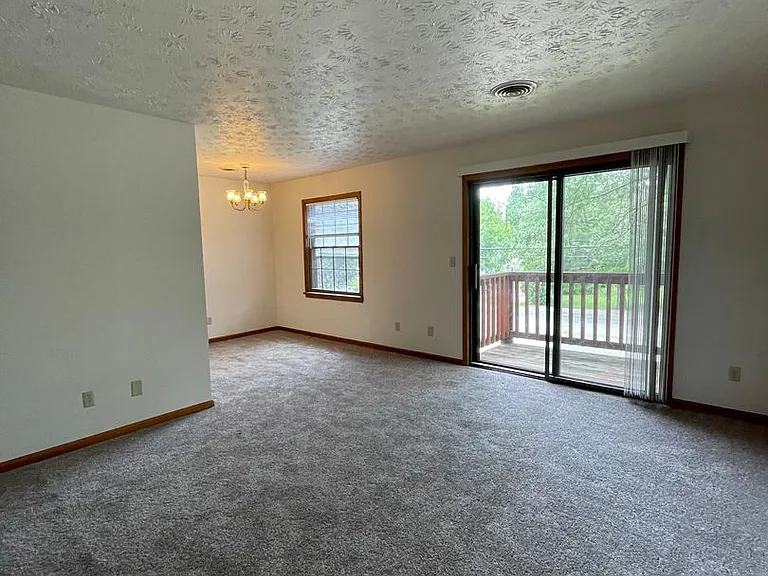 Lynn-Gail Apartments — Photo 4