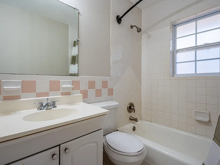 Evergreen Dr SE — Photo 3